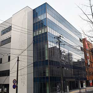 株式会社東奥日報社「コワーキングスペース seven C's」 – ソリッド